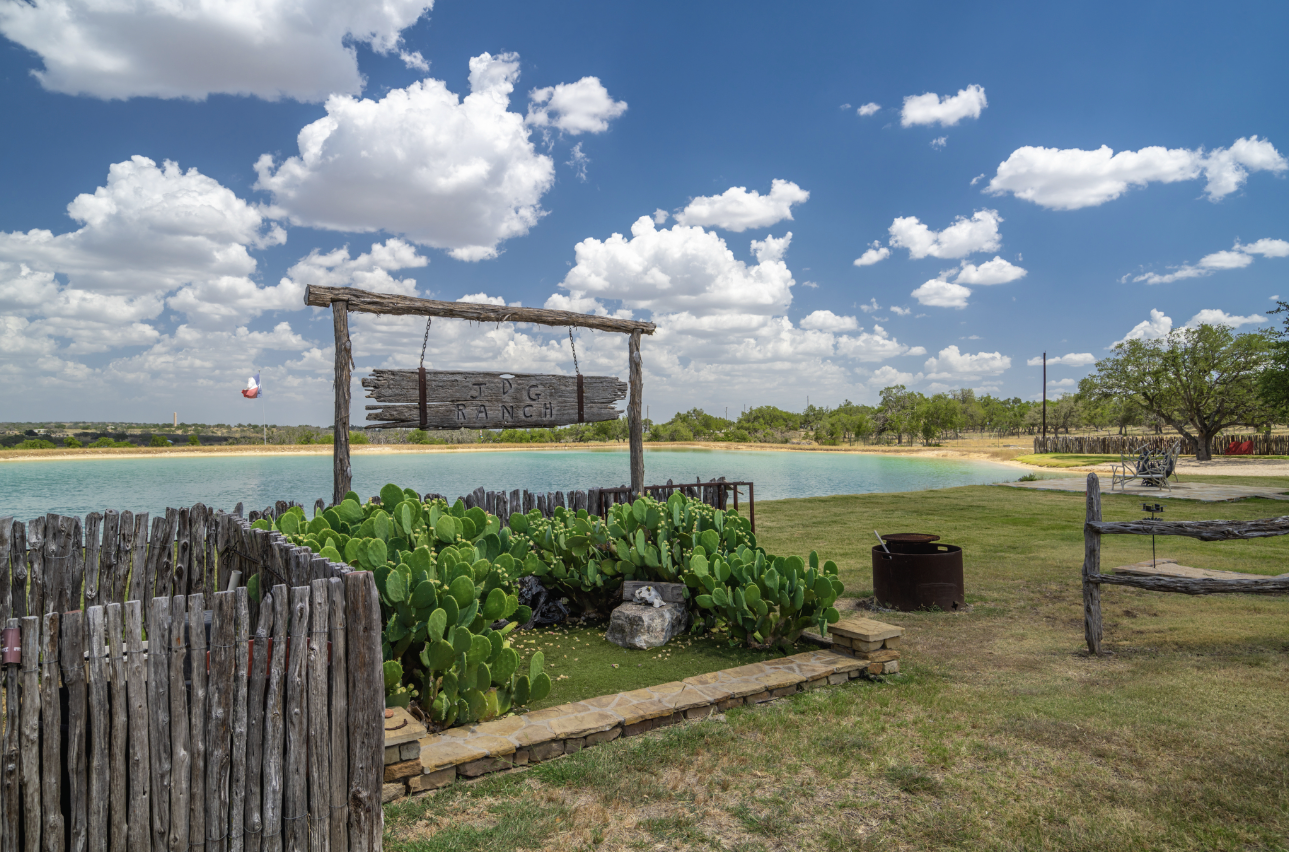 Texas Whitetail Hunt for 2 - Image 9