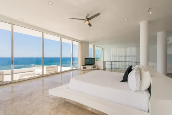 Oceanfront Opulence for 10