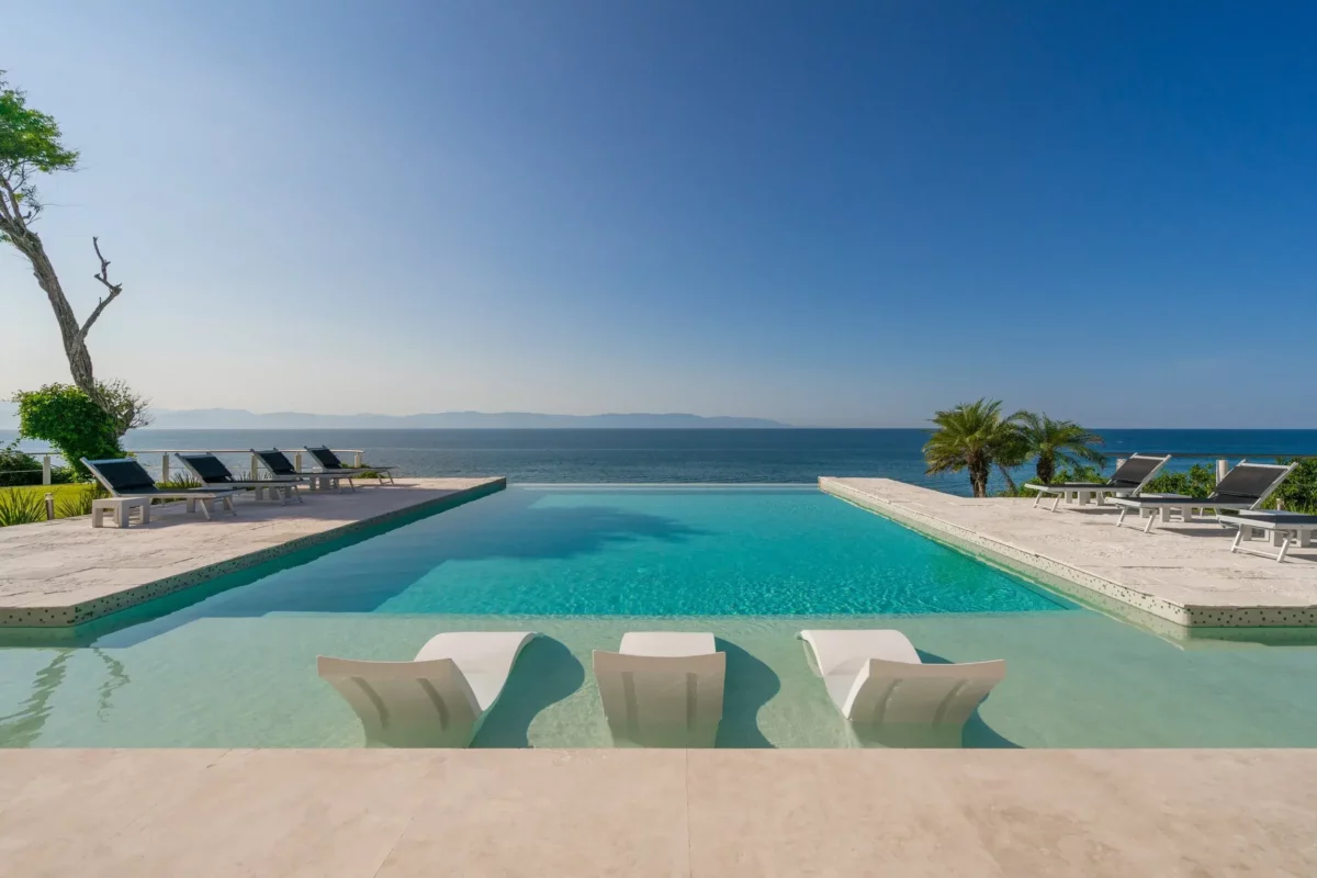 Oceanfront Opulence for 10