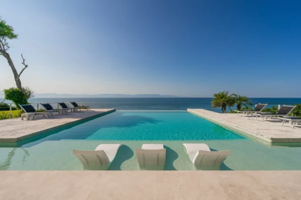 Oceanfront Opulence for 10