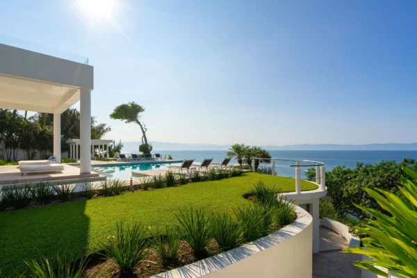 Oceanfront Opulence for 10