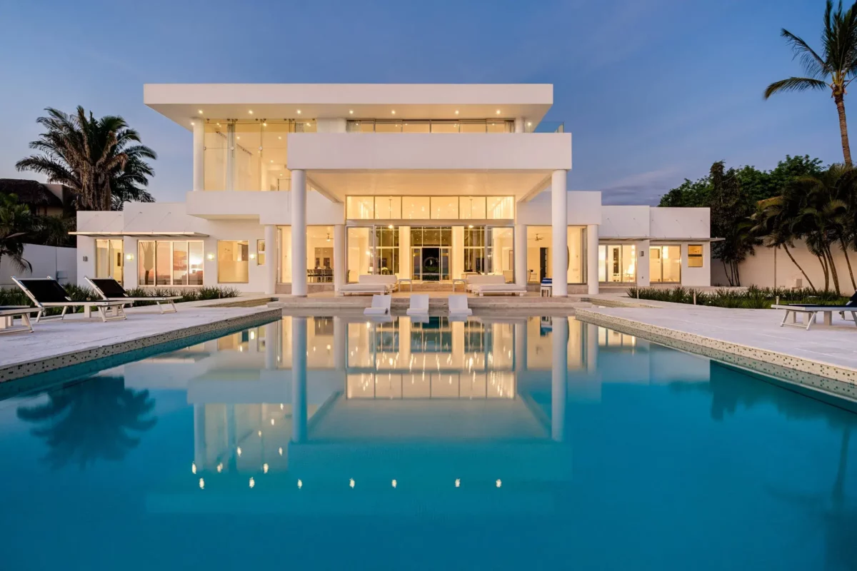 Oceanfront Opulence for 10