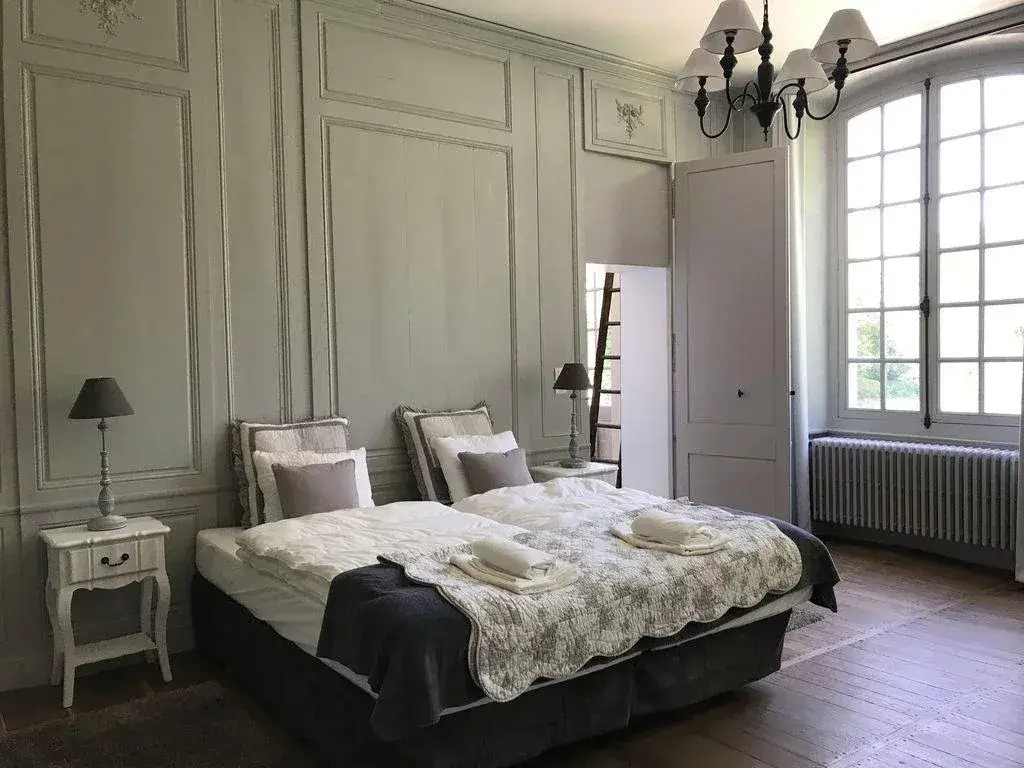 Champagne Chateau for 10 - Image 8