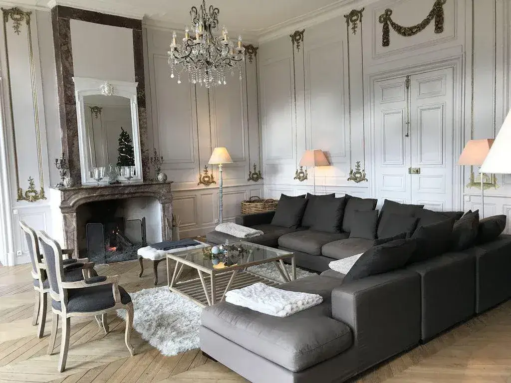 Champagne Chateau for 10 - Image 5