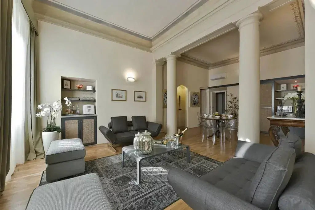 Sophisticated Florence for 8 - Image 7