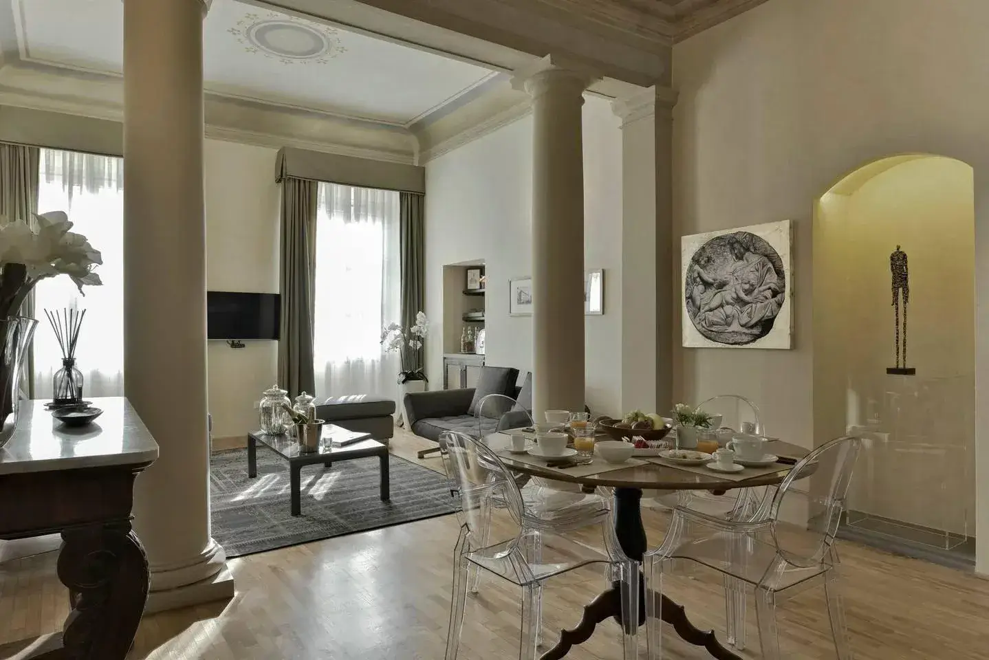 Sophisticated Florence for 8 - Image 2